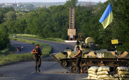 เยอรมนีและรัสเซียสนับสนุนจัดการเจรจาโดยตรงที่ยูเครนโดยเร็ว - ảnh 1