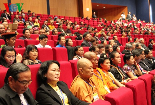 การพบปะสังสรรค์ชาวเวียดนามโพ้นทะเลที่กลับประเทศเข้าร่วมการประชุมสามัชชาใหญ่แนวร่วมปิตุภูมิเวียดนาม - ảnh 1