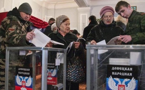 ประธานาธิบดียูเครนเรียกร้องให้จัดการเลือกตั้งครั้งใหม่ในภาคตะวันออก - ảnh 1