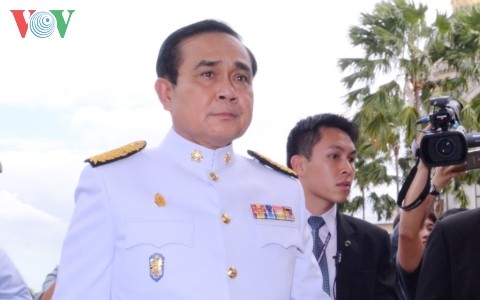 นายกรัฐมนตรีไทยเยือนเวียดนามอย่างเป็นทางการ - ảnh 1