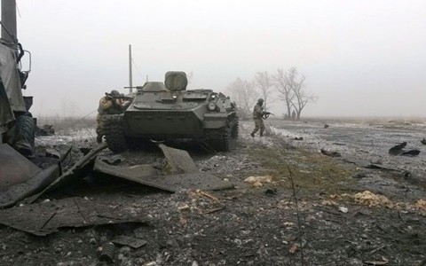 ยูเครนเสนอให้จัดตั้งเขตปลอดทหารในภาคตะวันออก - ảnh 1