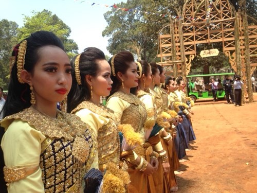 กัมพูชาเป็นเจ้าภาพจัดงานมหกรรมวัฒนธรรมเยาวชนระหว่างประเทศ 2015 - ảnh 1