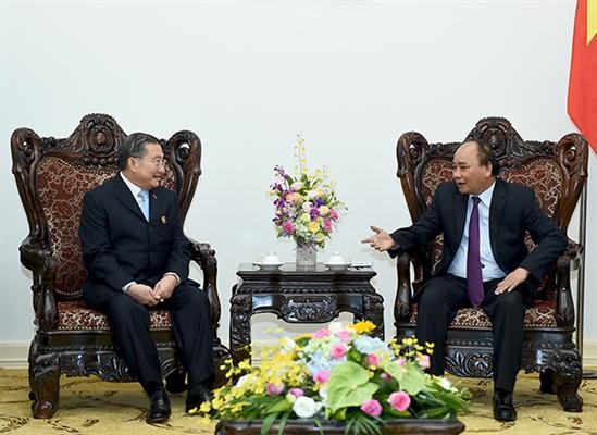นายกรัฐมนตรีเวียดนาม เหงวียนซวนฟุก ให้การต้อนรับประธานบริษัท TCC ของไทย  - ảnh 1