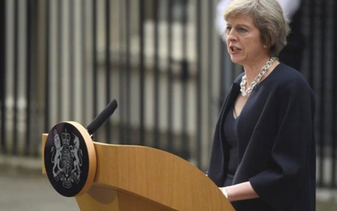 นาง Theresa May สาบานตนเข้ารับตำแหน่งนายกรัฐมนตรีอังกฤษและประกาศค.ร.ม.ชุดใหม่ - ảnh 1