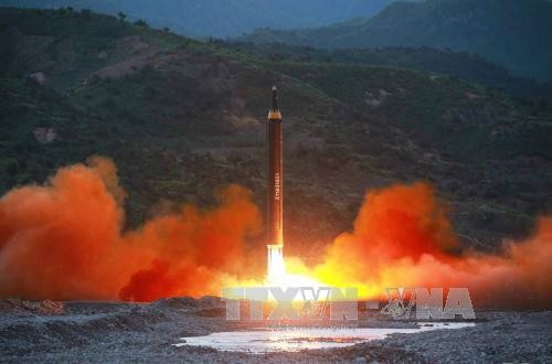 สาธารณรัฐประชาธิปไตยประชาชนเกาหลีประกาศทดลองยิงขีปนาวุธฮวาซอง 15 ประสบความสำเร็จ - ảnh 1