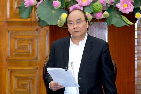 PM chairs review meeting on implementing Party Resolution on infrastructure - ảnh 1