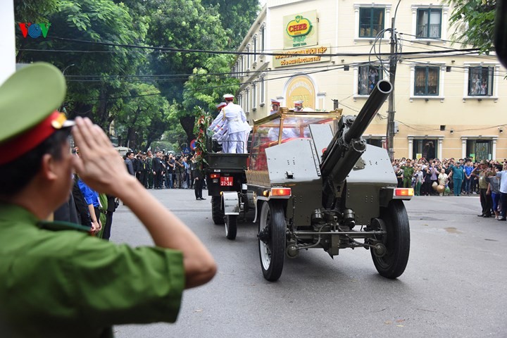 รัฐพิธีศพประธานประเทศเจิ่นด่ายกวาง - ảnh 14