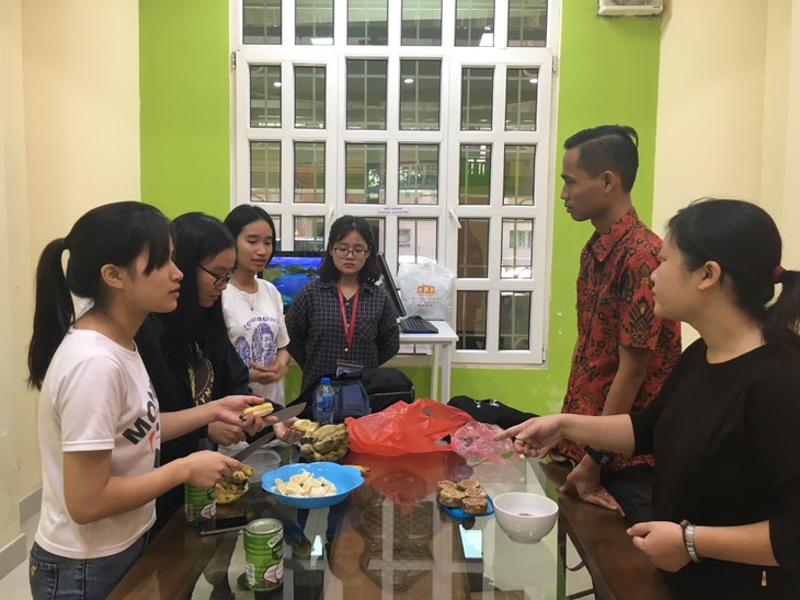 พบปะกับคุณ เอโก วิดีอานโต อาสาสมัครสอนภาษาอินโดนีเซียในกรุงฮานอย - ảnh 3