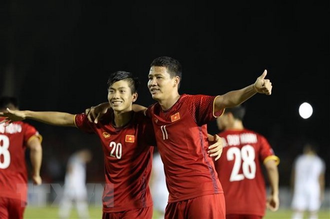 ทีมฟุตบอลเวียดนามเอาชนะฟิลิปปินส์ 2-1 ในการแข่งขัน AFF Suzuki Cup 2018 รอบรองชนะเลิศ - ảnh 1