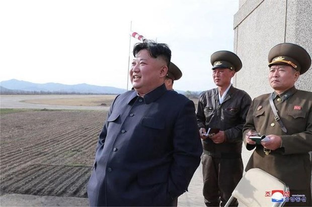 ผู้นำสาธารณรัฐประชาธิปไตยประชาชนเกาหลี คิมจองอึน เข้าร่วมสังเกตการณ์การทดสอบอาวุธทางยุทธวิธีรุ่นใหม่ - ảnh 1