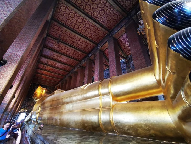 เยือนวัดโพธิ์ที่มีพระพุทธไสยาสน์ที่มีขนาดใหญ่เป็นอันดับ 3 ในประเทศไทย - ảnh 1