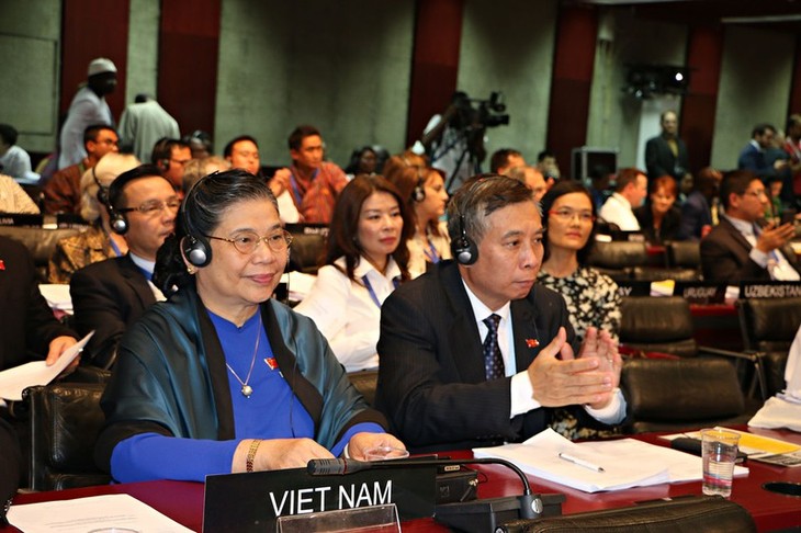 รองประธานสภาแห่งชาติเวียดนาม ต่องถิฟ้องเข้าร่วมพิธีปิดการประชุมสมัชชาใหญ่สหภาพรัฐสภาโลกหรือไอพียูครั้งที่ 141  - ảnh 1