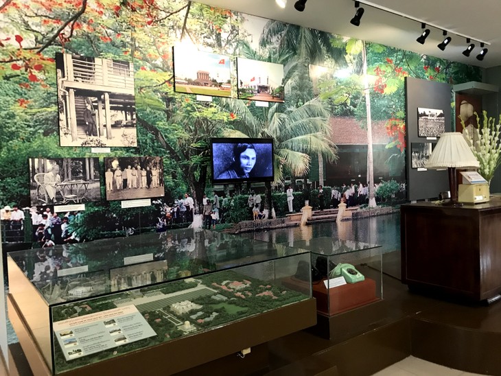 อนุสรณ์สถานประธานโฮจิมินห์ในแขวงคำม่วน ประเทศลาว ร่องรอยเกี่ยวกับความสามัคคีเวียดนาม – ลาว - ảnh 27