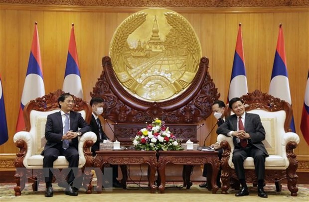 รัฐมนตรีต่างประเทศเวียดนามเข้าเยี่ยมคารวะผู้นำระดับสูงของประเทศลาว - ảnh 1