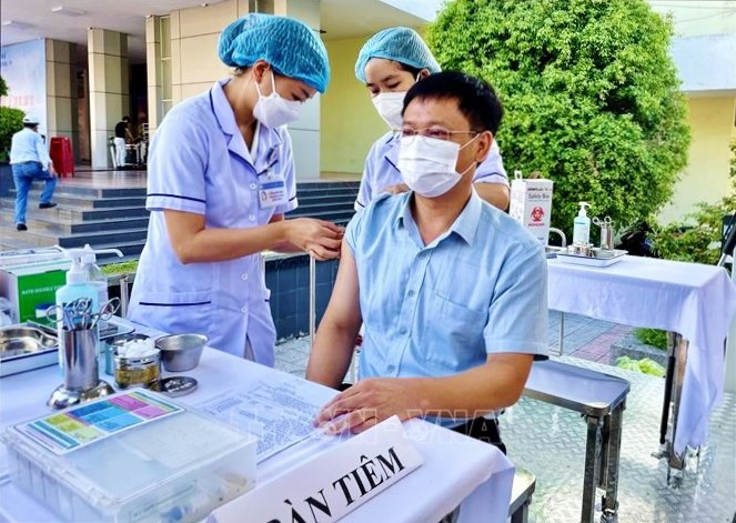 วันที่ 27 กรกฎาคม เวียดนามมีผู้ติดเชื้อโควิด-19 ที่ได้รับการรักษาจนหายดีกว่า 7,500 ราย - ảnh 1