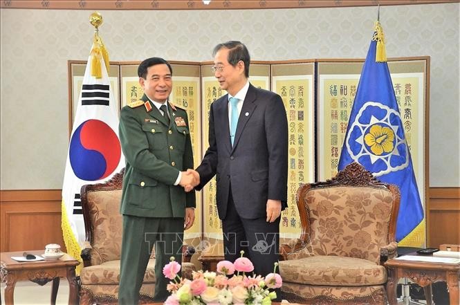 นายกรัฐมนตรีสาธารณรัฐเกาหลีแสดงความประสงค์ที่จะขยายความร่วมมือกับเวียดนามในด้านต่างๆ - ảnh 1