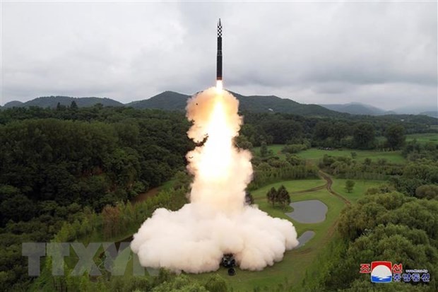 สาธารณรัฐประชาธิปไตยประชาชนเกาหลียอมรับว่าปล่อยทดลองขีปนาวุธข้ามทวีป Hwasong-18 - ảnh 1