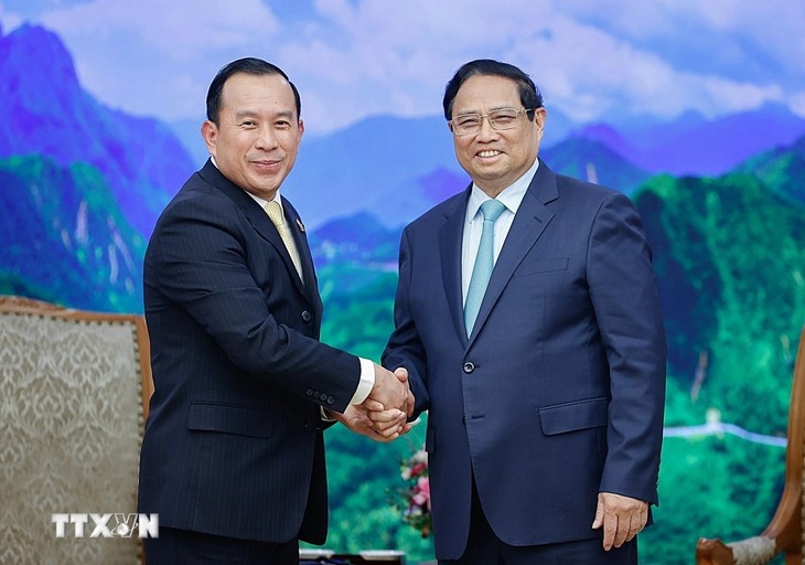 นายกรัฐมนตรี ฝ่ามมิงชิ้ง ให้การต้อนรับรัฐมนตรีว่าการกระทรวงตรวจตรากัมพูชา - ảnh 1