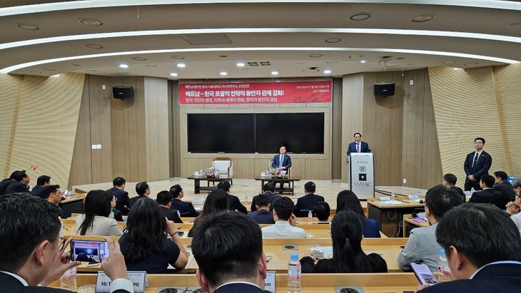 นายกรัฐมนตรี ฝ่ามมิงชิ้ง กล่าวปราศรัยเกี่ยวกับนโยบายในมหาวิทยาลัยแห่งชาติกรุงโซล สาธารณรัฐเกาหลี - ảnh 1