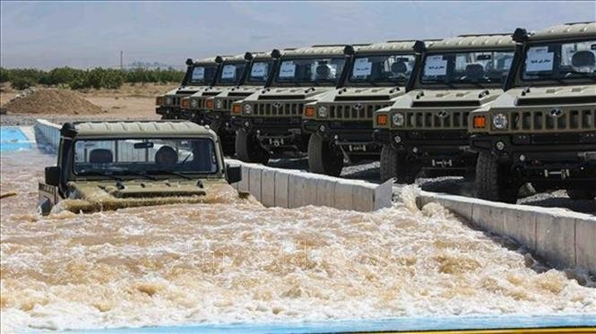 Iran introduces new military vehicles - ảnh 1