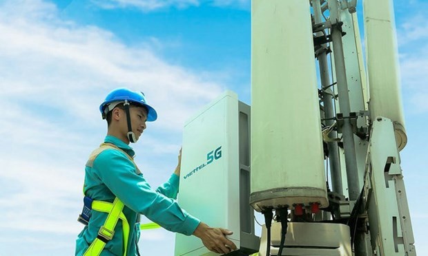 Viettel, MobiFone licenced to commercially test 5G - ảnh 1