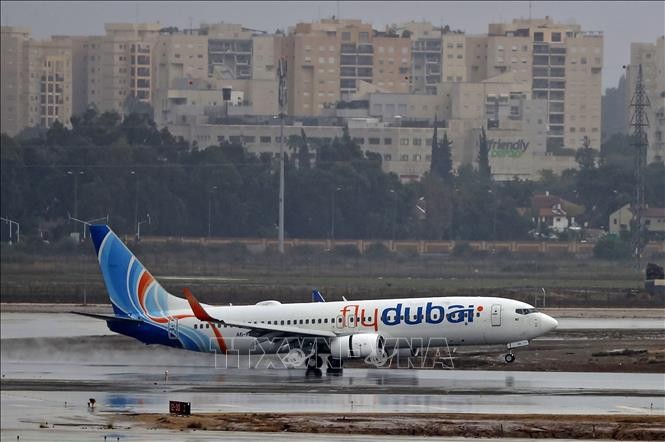 First commercial flight from Dubai lands in Tel Aviv - ảnh 1