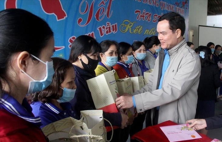 500 free air tickets given to workers for Tet - ảnh 1