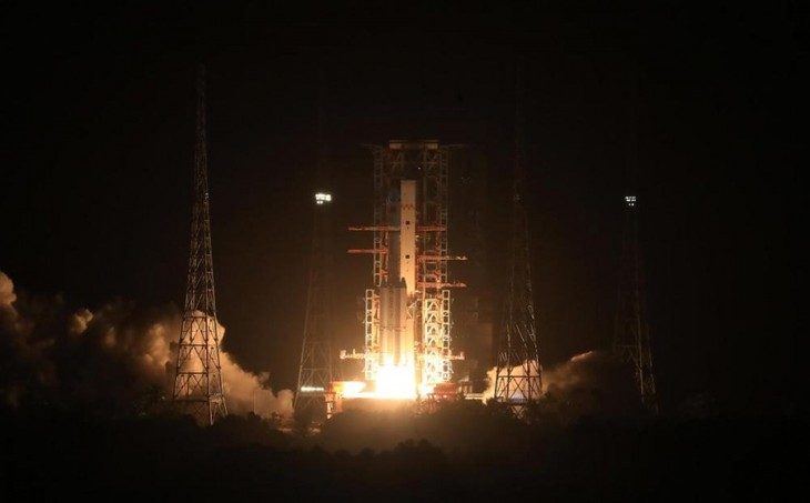 China launches cargo spacecraft to dock with space station module - ảnh 1