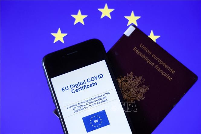 EU digital COVID-19 certification resumes 70% of air transportation - ảnh 1