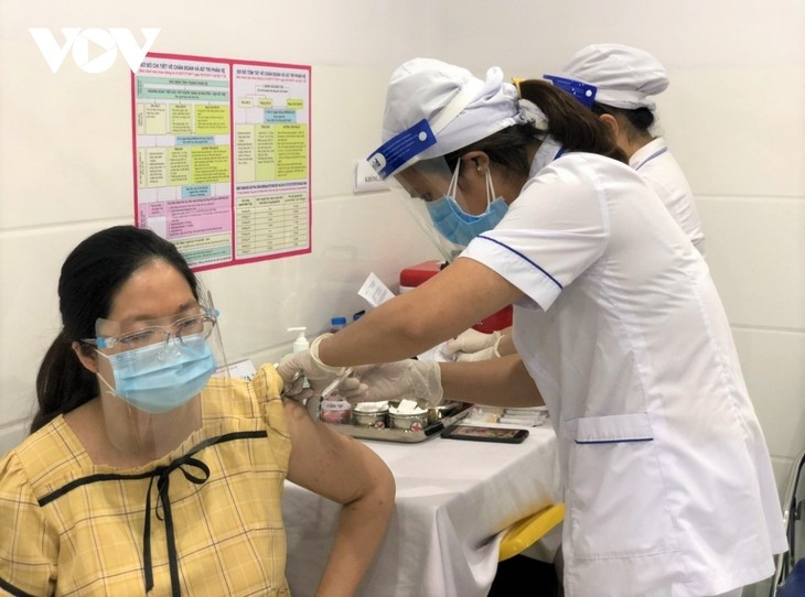 HCM City speeds up COVID-19 vaccination for pregnant women - ảnh 1