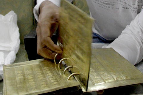 Sách cổ bằng vàng trở về Việt Nam sau hơn 100 năm lưu lạc - ảnh 3