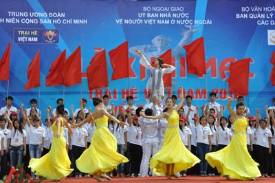 Trại hè nơi Làng Văn hóa-Du lịch các dân tộc Việt Nam - ảnh 4