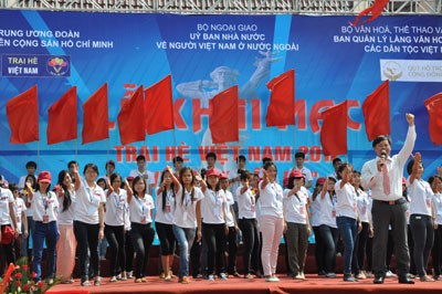 Trại hè nơi Làng Văn hóa-Du lịch các dân tộc Việt Nam - ảnh 2