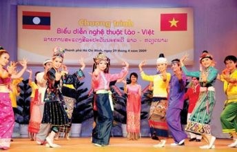 Giao lưu văn hóa, thể thao và du lịch vùng biên giới Việt Nam - Lào năm 2012 - ảnh 1