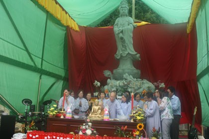 Người Việt ở Anh tổ chức trọng thể Đại Lễ Vu Lan Báo Hiếu phật lịch 2554 - ảnh 2