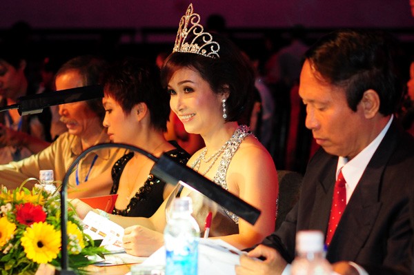 Đêm chung kết Hoa hậu Việt Nam 2012  - ảnh 2