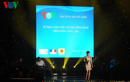 Trao giải cuộc thi Hát tiếng Pháp trên sóng VOV5-2012  - ảnh 7