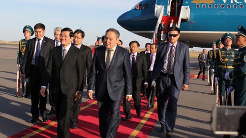 Chủ tịch nước Trương Tấn Sang bắt đầu thăm Kazakhstan  - ảnh 1