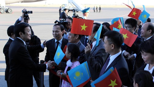 Chủ tịch nước Trương Tấn Sang bắt đầu thăm Kazakhstan  - ảnh 2