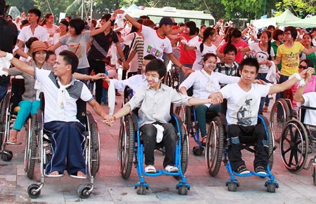 Độc đáo vũ điệu flashmob của người khuyết tật - ảnh 3