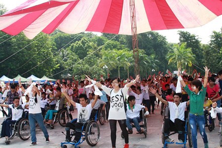 Độc đáo vũ điệu flashmob của người khuyết tật - ảnh 6