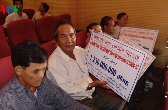 Trao gần 13 tỷ đồng cho ngư dân miền Trung  - ảnh 6