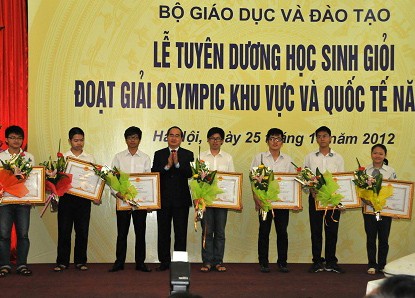 Tuyên dương học sinh đoạt giải Olympic khu vực và quốc tế năm 2012 - ảnh 1