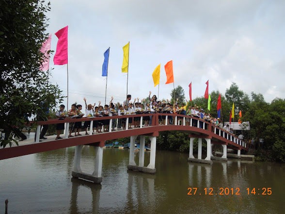 Nữ Việt kiều xây cầu, dựng trường  - ảnh 4