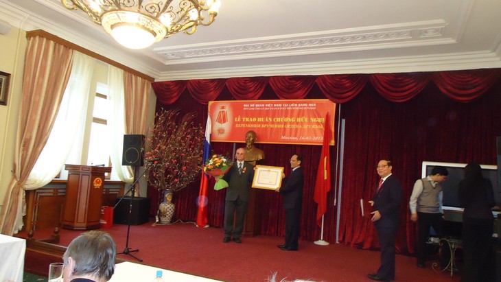 Trao Huân chương Hữu nghị của Việt Nam cho Chủ tịch Hội cựu chiến binh Nga - ảnh 2