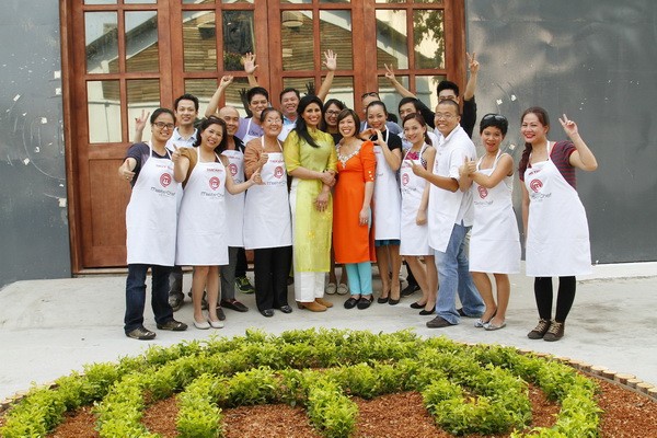 Vua đầu bếp Mỹ Christine Hà thử thách top 17 thí sinh  - ảnh 1
