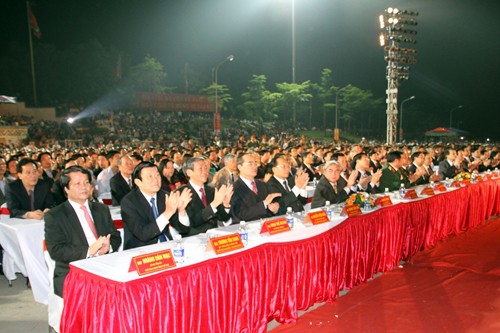 Chủ tịch nước Trương Tấn Sang dự khai mạc Lễ hội Đền Hùng 2013 - ảnh 2