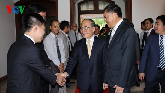Chủ tịch Quốc hội thăm Đại sứ quán Việt Nam tại Myanmar - ảnh 2