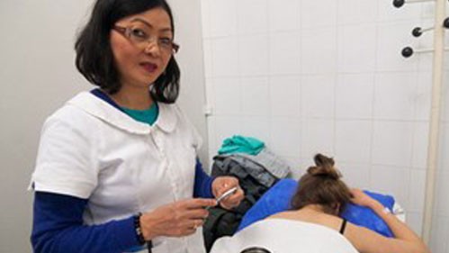 Nữ bác sỹ Việt Nam chữa nhiều bệnh nan y tại Hungary  - ảnh 1