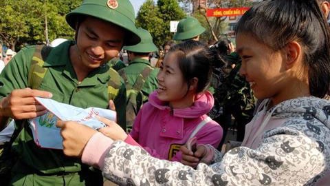 Gần 2.000 tân binh của Hà Nội lên đường bảo vệ Tổ quốc - ảnh 1
